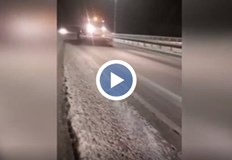 Камъни и паднали дървета блокираха пътя София ПирдопСняг затрупа