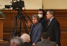 Ако се приеме предложението един от двамата Христо Иванов или Атанас