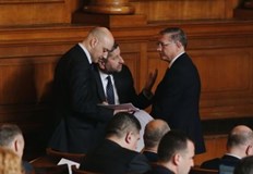 Предложенията на Демократична България разпалиха страстите в парламента На първо