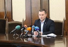 На днешното си редовно заседание общинските съветници приеха предложения от