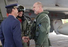 В Европа бушува война Мисията на професионалните военни е да