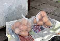 За 50 стотинки продава яйцето Николай Илиев от софийското село