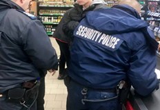 Азиатецът скрил плячката под връхната си дрехаСлужители на Първо РУ