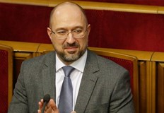 Украинският премиер Денис Шмигал и високопоставени украински финансови представители ще