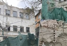 Фасада на сграда се срути върху улица Асен Златаров в