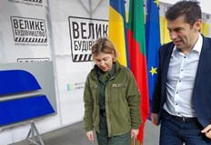 На централната гара премиерът бе посрещнат от заместник министър председателят