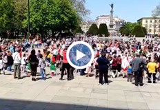 Русенци и гостите на града извиха днес по обед станалото