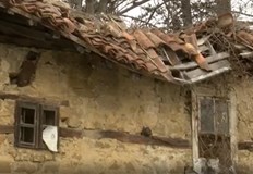 Емблематичната сграда на 200 годишното килийно училище в Дебелец се руши За