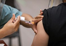 Заподозреният е разследван за незаконно издаване на сертификати и подправяне