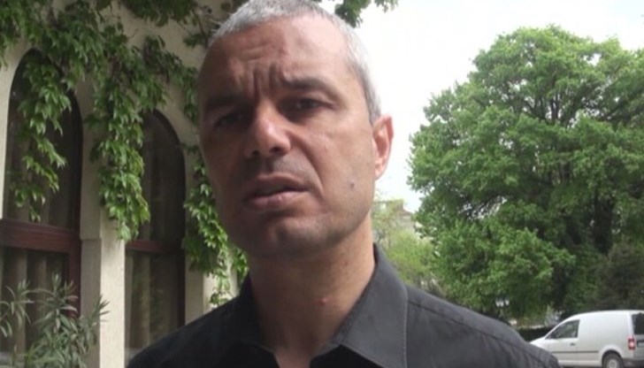 „Американските марионетки в България, управляващи държавата ни, съзнателно провокират Русия", допълни той