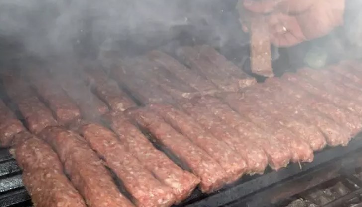 Първата вода от варения боб, тоалетна хартия, както и специално свинските субпродукти - уши, бузи и т.н. са част от съдържанието на иначе вкусните кебапчета Първата вода от варения боб, тоалетна хартия, както и специално свинските субпродукти - уши, бузи и т.н. са част от съдържанието на иначе вкусните кебапчета