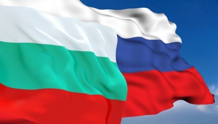 Руското министерство отбелязва, че мярката е в отговор на „немотивираното” решение на България от март да обяви десет дипломати от руското посолство в София за персона нон грата