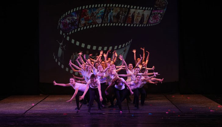 Зрителите "пътуваха" през различните епохи на танца