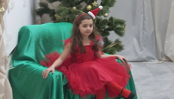 Дария Стефанова от ВГ „Приста джуниър“ се представи с изпълнения на „Де е България“ и „Моята песен“ и в конкуренция с над 20 деца Дария Стефанова от ВГ „Приста джуниър“ се представи с изпълнения на „Де е България“ и „Моята песен“ и в конкуренция с над 20 деца