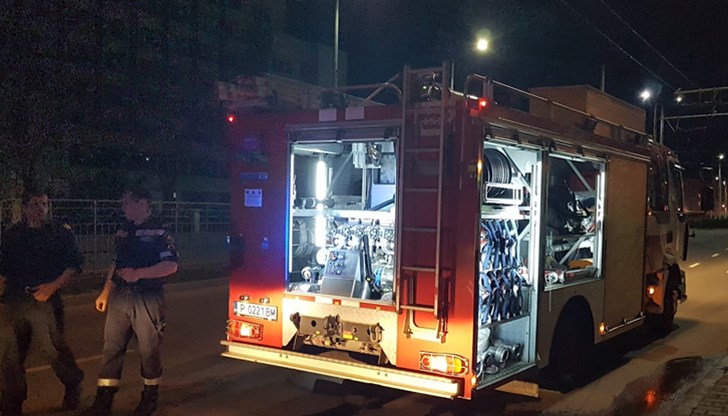 От сградата са евакуирани 11 младежи и двете дежурни болногледачки От сградата са евакуирани 11 младежи и двете дежурни болногледачки