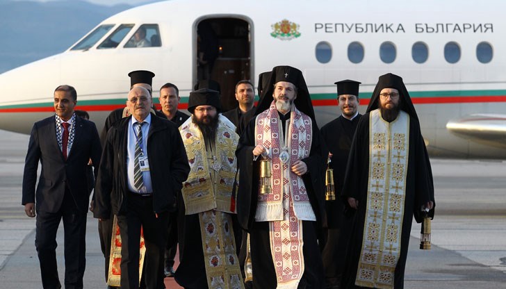 Църковното ръководство реши да не лети до Божи гроб с правителствения самолет
