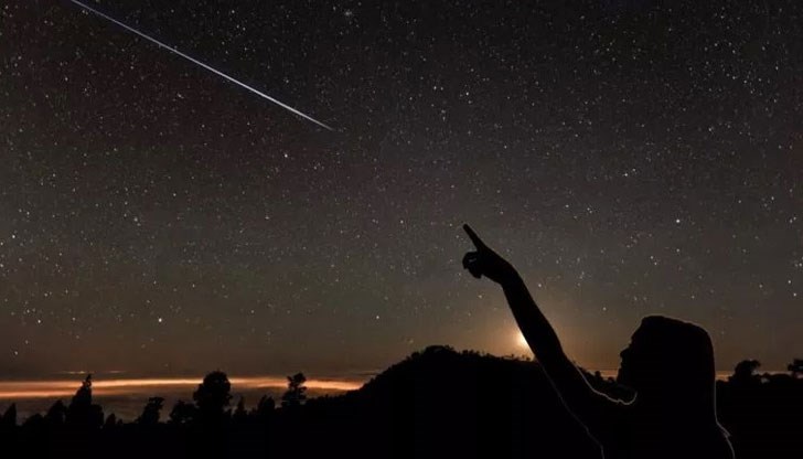Пик на метеорния поток Лириди - ще да падат средно по 10-15 метеора за час