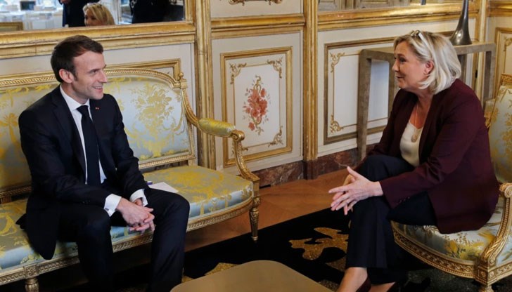 Трети е бившият министър-председател Франсоа Фийон с 19,6% от гласовете