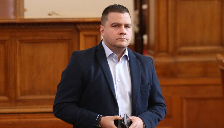 Искам да видя отблизо как изглежда войната и колко страшна е тя, заяви депутатът от ИТН