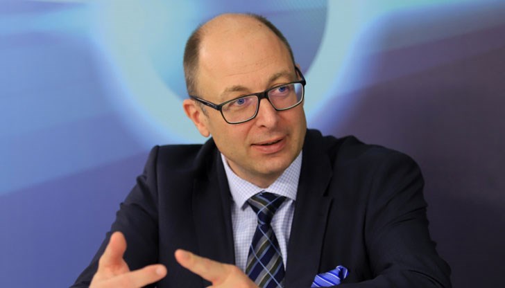 В никакъв случай нашите сънародници не могат да станат заложници на ничия страна, категоричен бе той