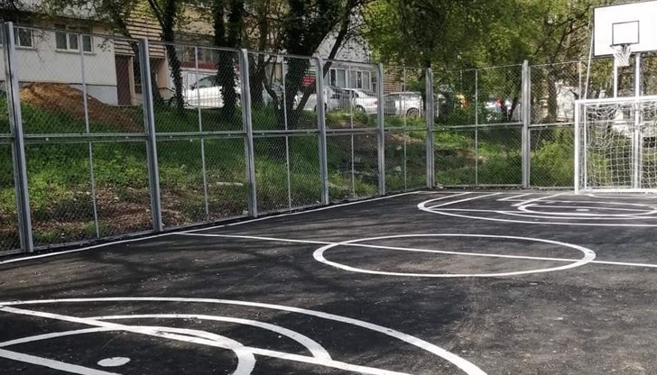 Завършен бе и цялостният ремонт на спортното игрище при бл. 18 в кв. "Дружба 3"