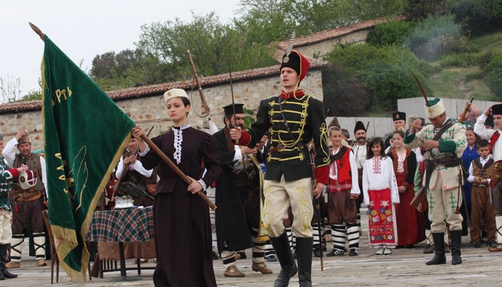 В Копривщица всяка къща пази история. Всеки род - спомен за революционер В Копривщица всяка къща пази история. Всеки род - спомен за революционер