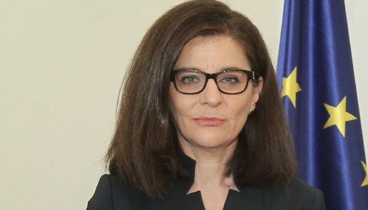 Ако си външен министър не би трябвало да ти мине през ума да си позволяваш да използваш думата “малка” за Родината си Ако си външен министър не би трябвало да ти мине през ума да си позволяваш да използваш думата “малка” за Родината си