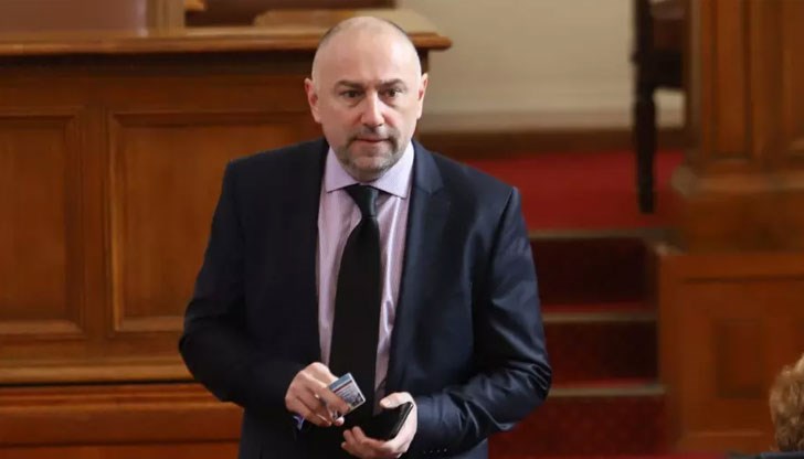 Не може да оставим целия паричен поток в ръцете на Асен Василев, заяви депутатът Тома Биков