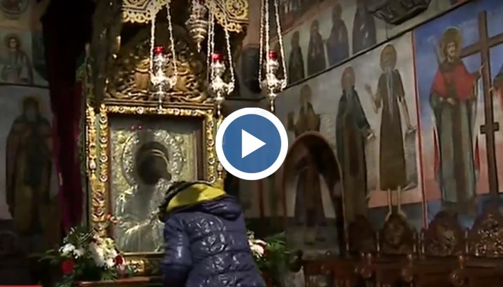 "Четири месеца стоях без работа. В Асеновград обиколих всички черкви. Не станаха нещата. Обаче не се отчаях. Помолих се на Божията майка да ме измъкне от немотията и веднага започнах", разказа Милка Панайотова