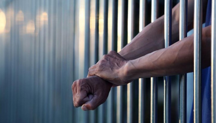 Три години и половина затвор за държане и за разпространение на наркотици по обвинение на Окръжна прокуратура – Русе