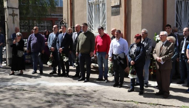 В знак на признателност и уважение към българския народ и неговите свидни жертви арменците от града положиха венец пред Паметника на свободата