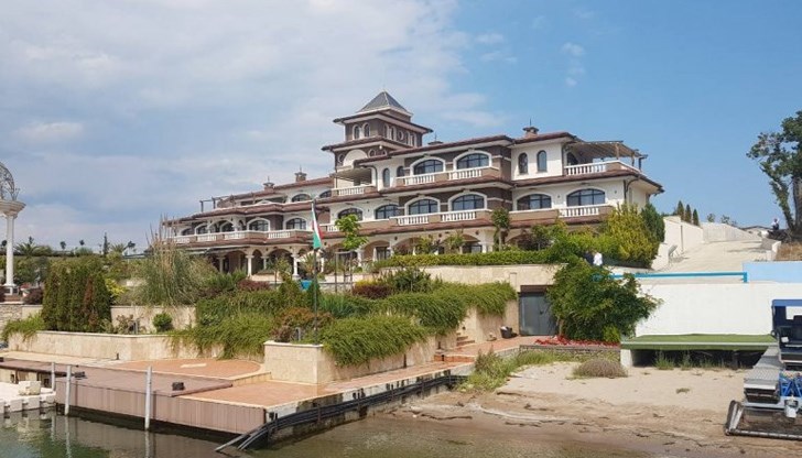 В нотариалния акт умишлено са нанесени неверни обстоятелства на база конструктивното становище, изготвено от 53-годишен инженер от Бургас В нотариалния акт умишлено са нанесени неверни обстоятелства на база конструктивното становище, изготвено от 53-годишен инженер от Бургас