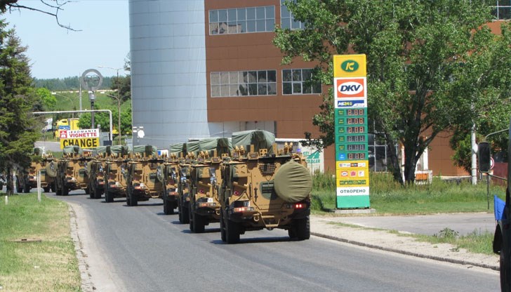 В съответствие с предварителен полетен план ще бъдат изпълнени и полети на вертолети от Сухопътните войски на САЩ в Европа