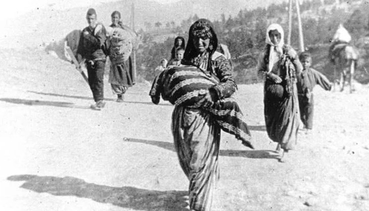 Арменският геноцид се характеризира с масови кланета и насилствена масова депортация на над 1 000 000 арменци, извършени от младотурските власти в периода 1915 и 1916 г.