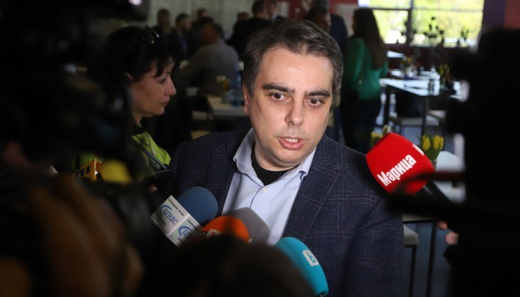 "Енергийната криза е много повече овладяна у нас, отколкото например в Гърция”, каза още Василев и подчерта, че никой не е очаквал войната и икономическите щети, които ще предизвика тя "Енергийната криза е много повече овладяна у нас, отколкото например в Гърция”, каза още Василев и подчерта, че никой не е очаквал войната и икономическите щети, които ще предизвика тя