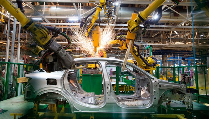 Сглобяват автомобили с микрочипове от перални