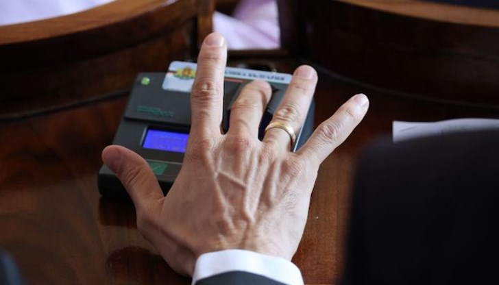 Представителите на правителството са отговорили на 993 въпроса и 57 питания