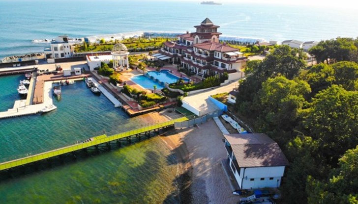 ВАС обяви да се събори двуетажна постройка на плажа в Росенец