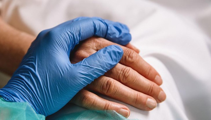 Трима санитари също са с положителни тестове