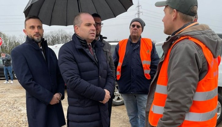 Целта е изграждането на АМ „Хемус“ в участъка от пътен възел „Боаза“ до пресичането с първокласния път Русе - Велико Търново да приключи до 2026 г. Целта е изграждането на АМ „Хемус“ в участъка от пътен възел „Боаза“ до пресичането с първокласния път Русе - Велико Търново да приключи до 2026 г.