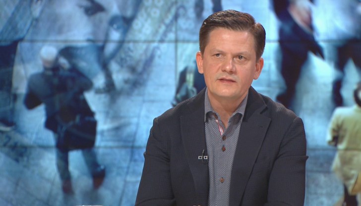 Той посъветва хората да не се вторачват в конкретен продукт с намалена цена в търговска брошура, а да търсят изгодна конфигурация за покупка на всичко необходимо