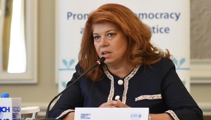 Вицепрезидентът разкритикува думите на министър-председателя, като определи сравнението на Петков като "голяма грешка"