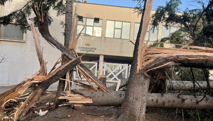 Поривите достигнали скорост от 160 км/ч