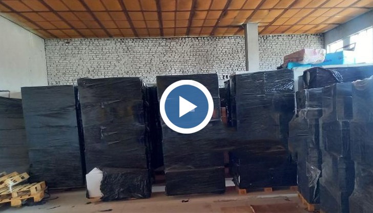 Трима души са задържани при акцията