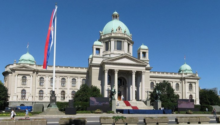 Парламентарните избори са свикани само година и половина след сформирането на настоящото правителство