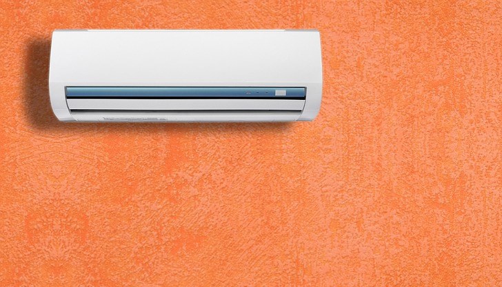 Италианците са изправени пред опасността да прекарат едно дълго и горещо лято, след като правителството реши почти да изключи климатиците в обществените сгради, за да пести енергия и да намали зависимостта си от руския газ