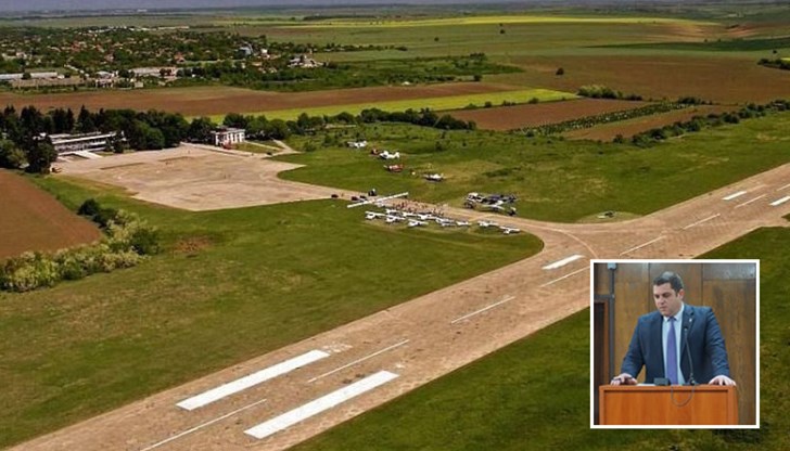 Поканата към министъра е за всяко от следващите заседания на местния парламент