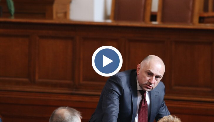 Така номинираният от "Има такъв народ" Любомир Каримански, вече не може да разчита на подкрепата на две от партиите в управляващата коалиция