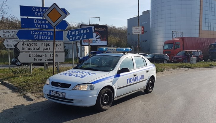 Протест всъщност не се състоя и преминаването на превозните средства се осъществява нормално