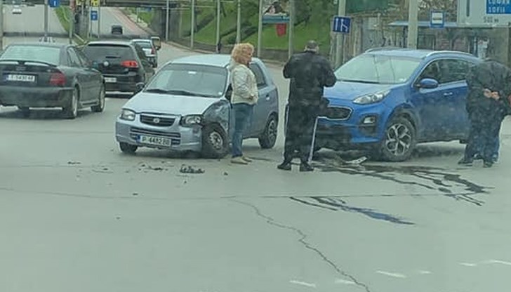 Кръстовището е доста натоварено, а движението по него изисква изключително внимание